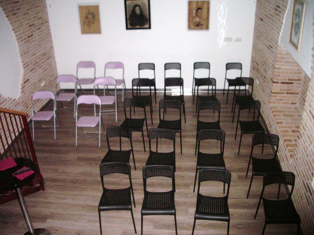 Hostel El Castillo Aninon Zewnętrze zdjęcie