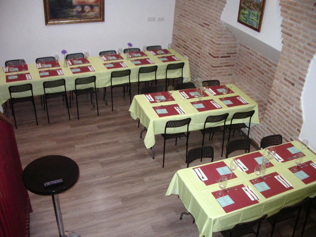 Hostel El Castillo Aninon Zewnętrze zdjęcie